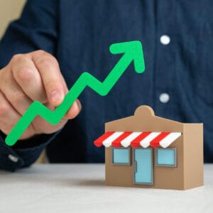Shop and green arrow up. Business growth and expansion. Upward business momentum marketing sito web