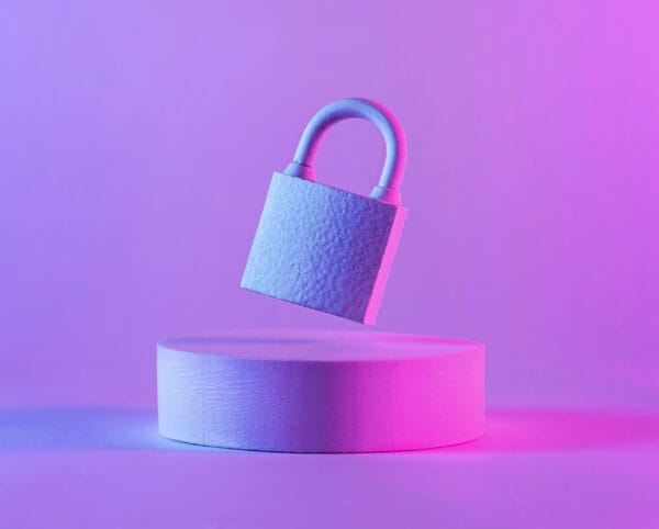 Studio close-up of a padlock floating above a round podium Assistenza sito web Certifica SSL